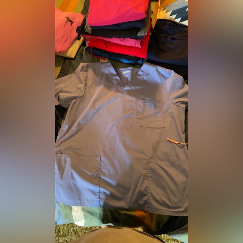 Scrub top bundle - Picture 9 of 10